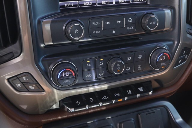 Chevrolet Silverado 2500HD Vehicle Image 18