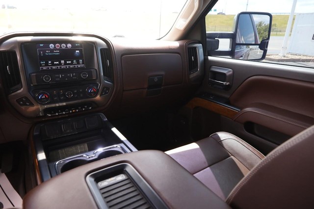 Chevrolet Silverado 2500HD Vehicle Image 25