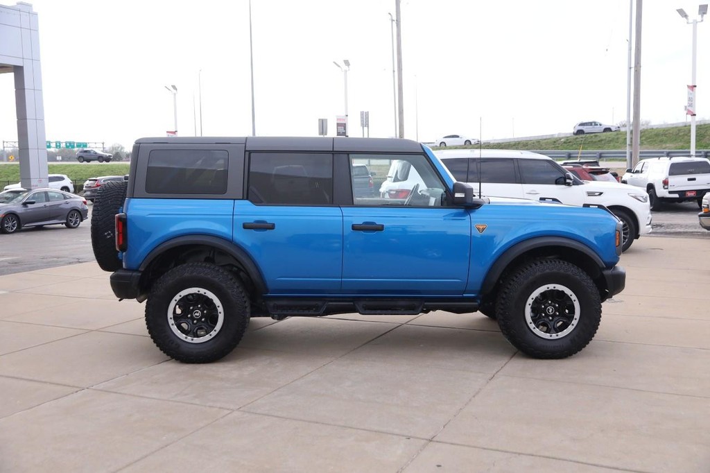 Ford Bronco Vehicle Full-screen Gallery Image 5
