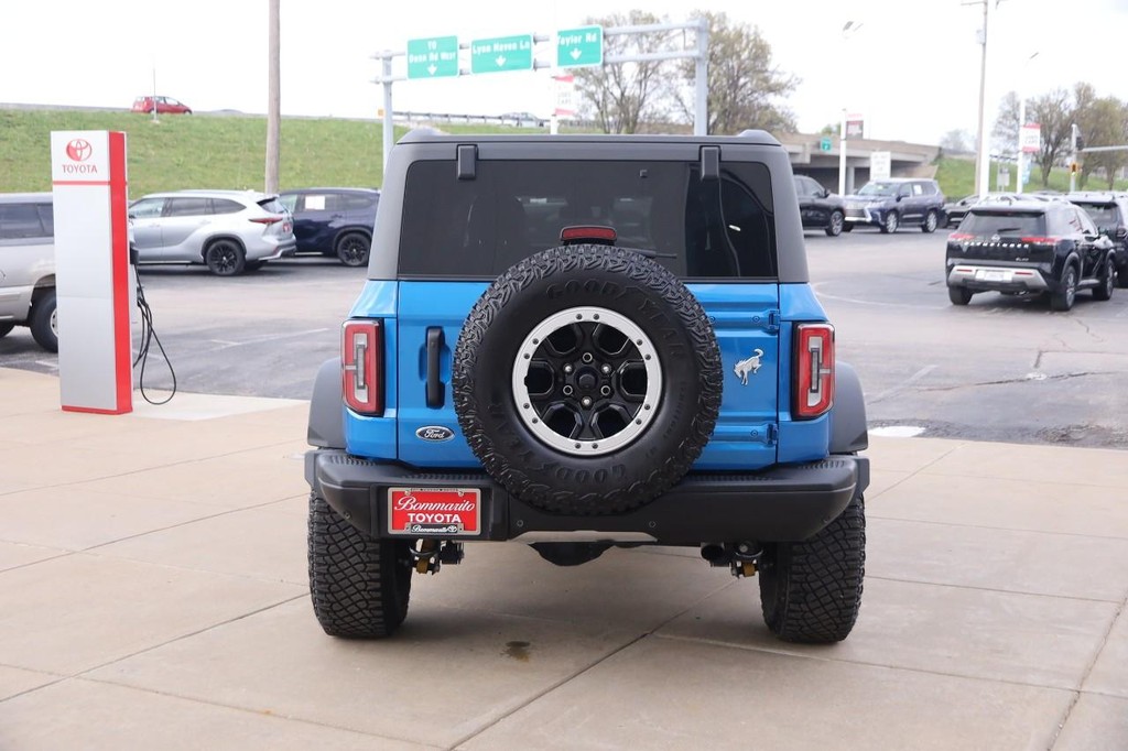 Ford Bronco Vehicle Full-screen Gallery Image 6