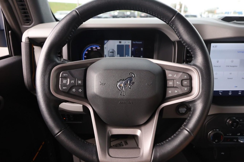 Ford Bronco Vehicle Full-screen Gallery Image 10