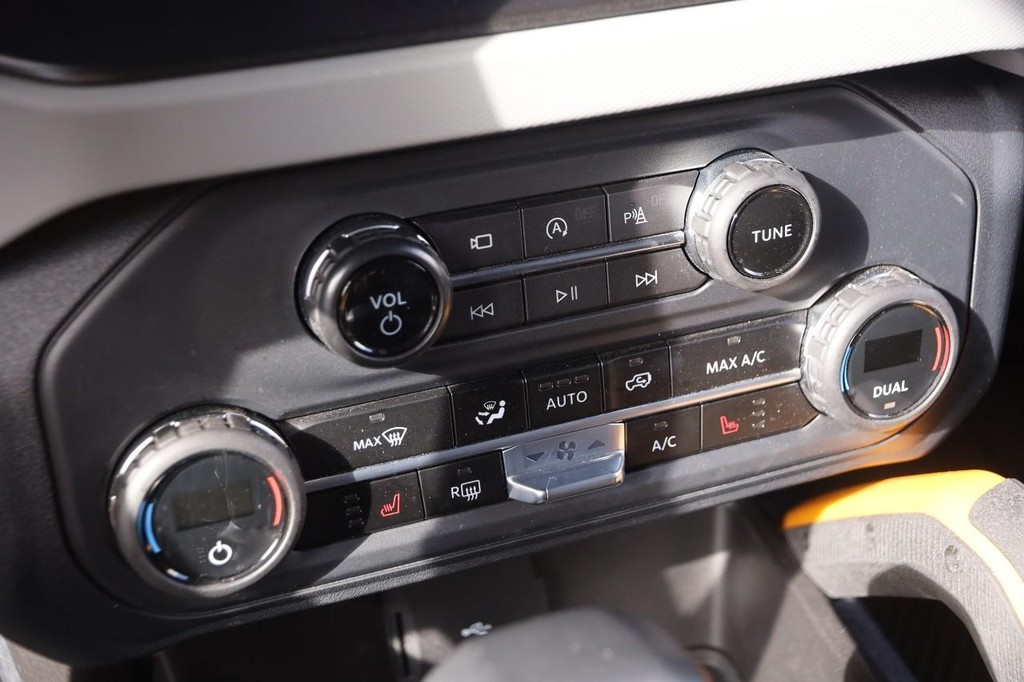 Ford Bronco Vehicle Full-screen Gallery Image 18