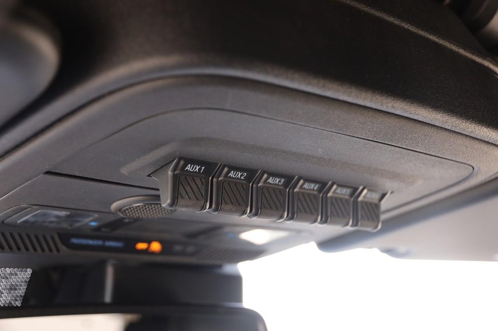 Ford Bronco Vehicle Full-screen Gallery Image 21