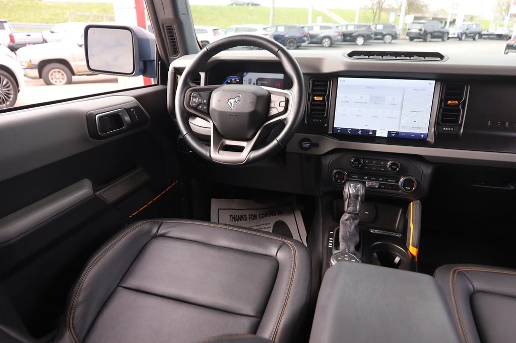 Ford Bronco Vehicle Full-screen Gallery Image 24