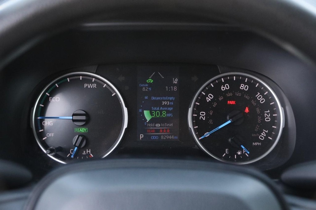 Toyota RAV4 Vehicle Full-screen Gallery Image 13