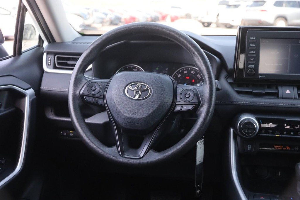 Toyota RAV4 Vehicle Full-screen Gallery Image 21