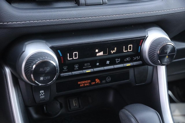 Toyota RAV4 Vehicle Image 16