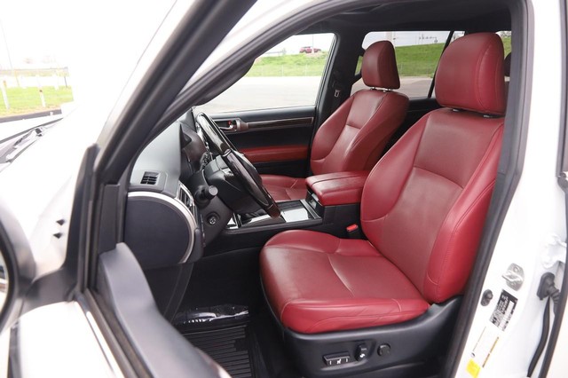 Lexus GX Vehicle Image 09