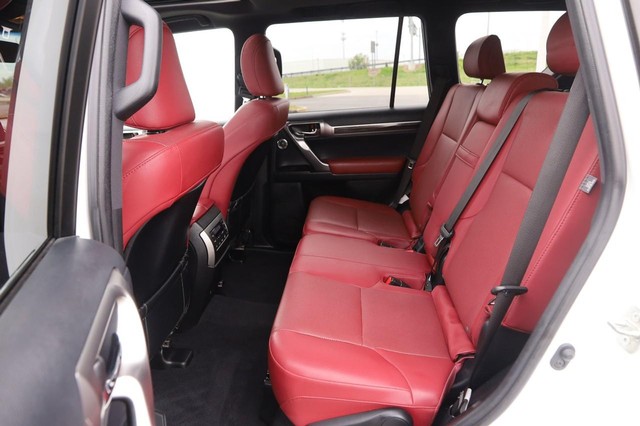 Lexus GX Vehicle Image 10