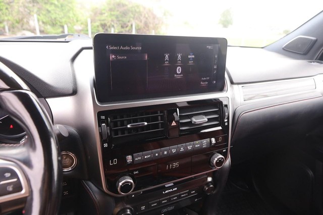 Lexus GX Vehicle Image 16