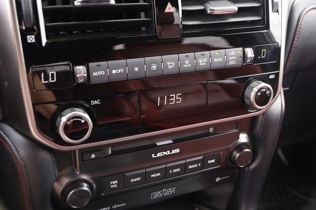 Lexus GX Vehicle Image 19