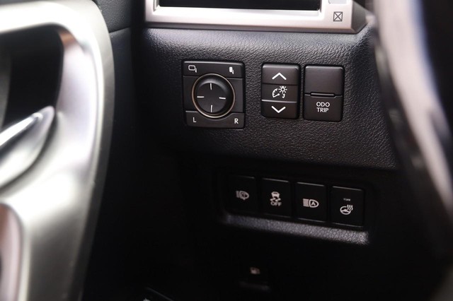 Lexus GX Vehicle Image 23