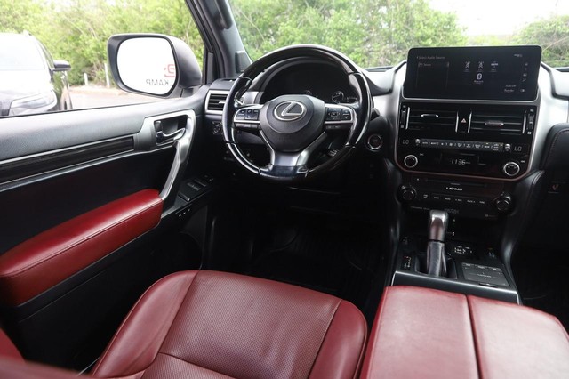 Lexus GX Vehicle Image 25