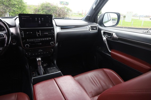 Lexus GX Vehicle Image 28