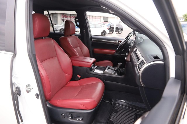 Lexus GX Vehicle Image 30