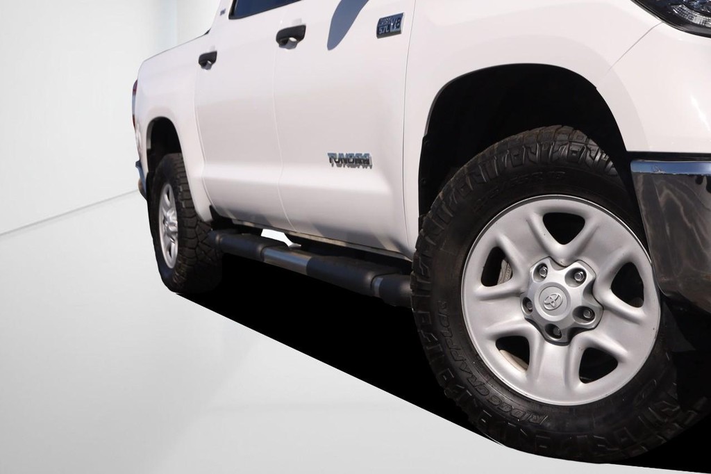 Toyota Tundra 4WD Vehicle Full-screen Gallery Image 3
