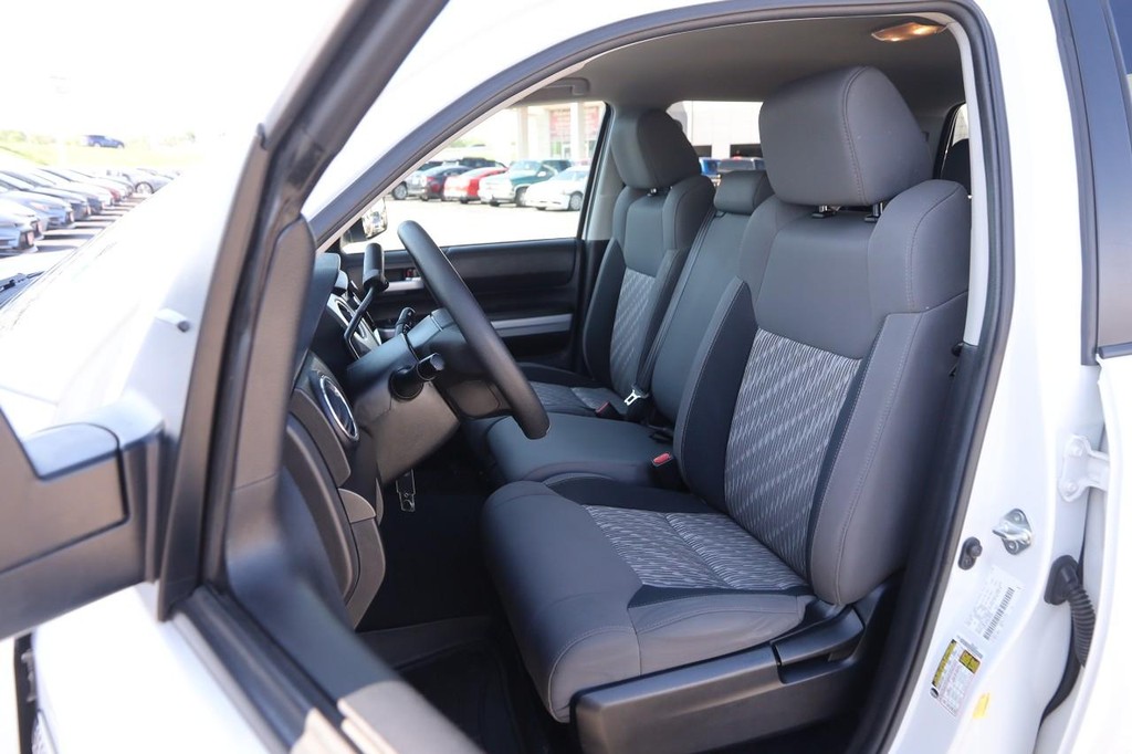 Toyota Tundra 4WD Vehicle Full-screen Gallery Image 8