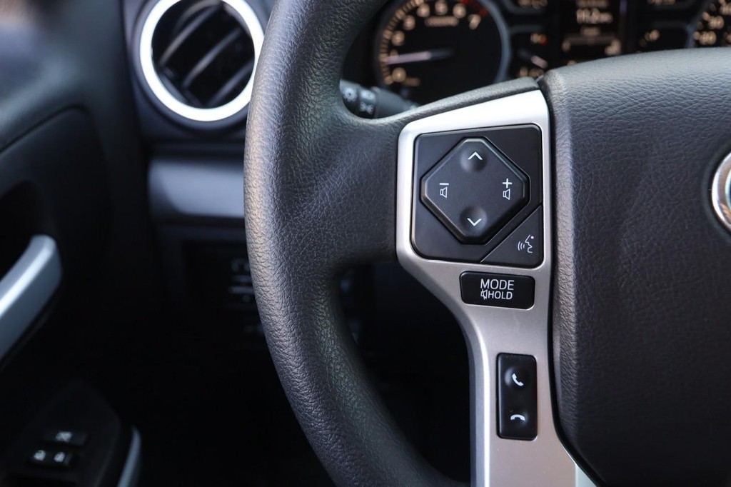 Toyota Tundra 4WD Vehicle Full-screen Gallery Image 11