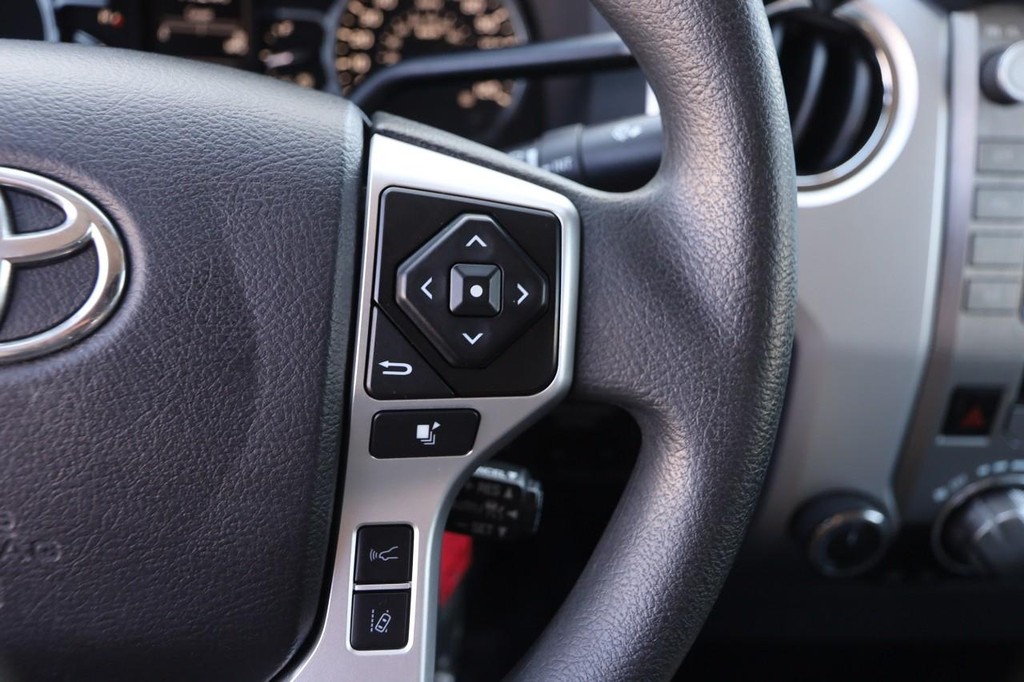 Toyota Tundra 4WD Vehicle Full-screen Gallery Image 12
