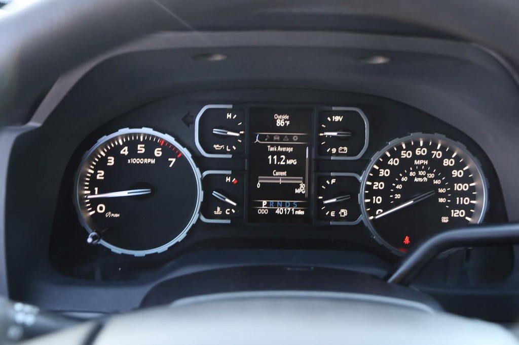 Toyota Tundra 4WD Vehicle Full-screen Gallery Image 13