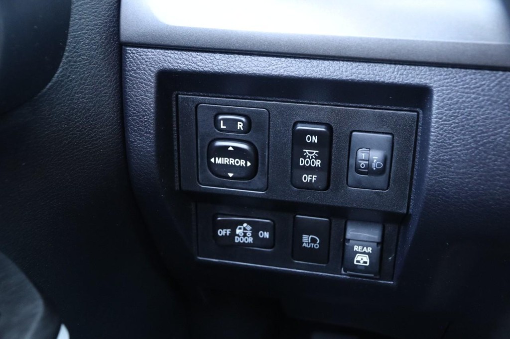Toyota Tundra 4WD Vehicle Full-screen Gallery Image 18