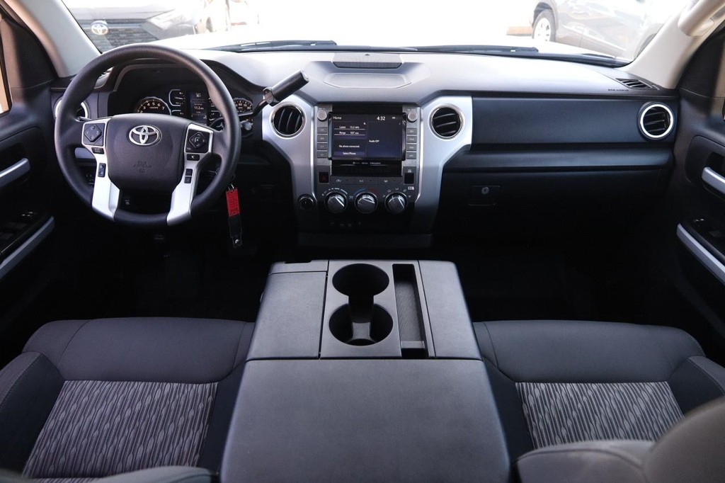Toyota Tundra 4WD Vehicle Full-screen Gallery Image 19