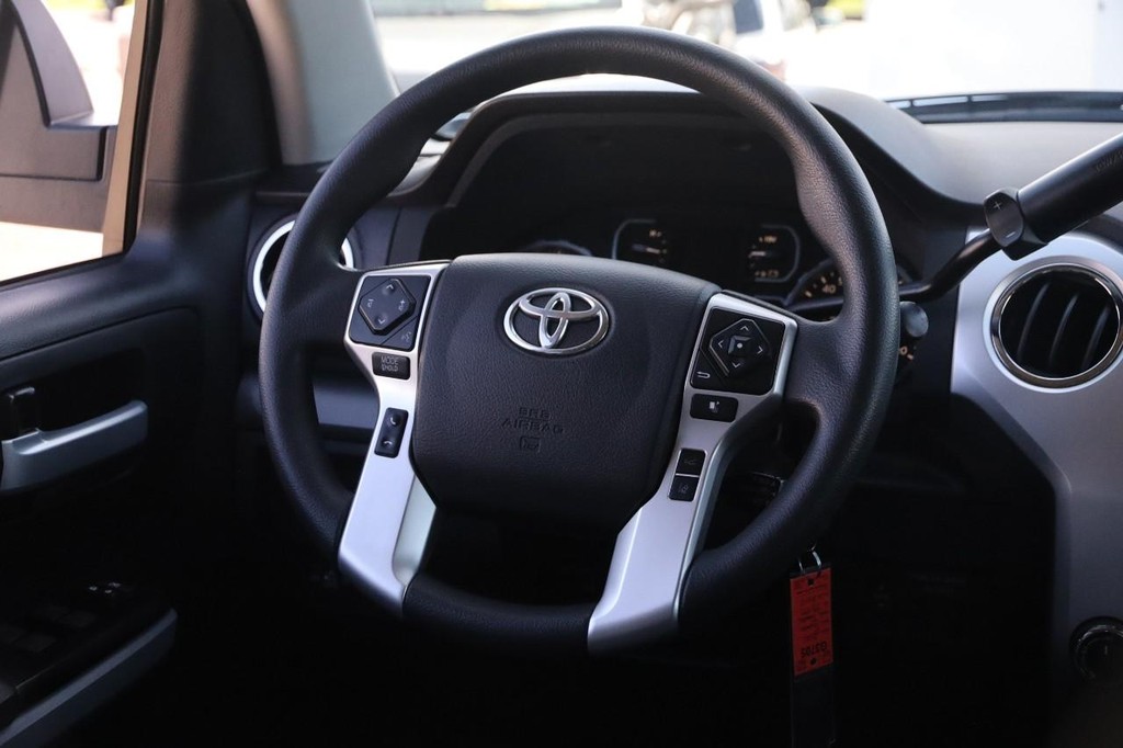 Toyota Tundra 4WD Vehicle Full-screen Gallery Image 21
