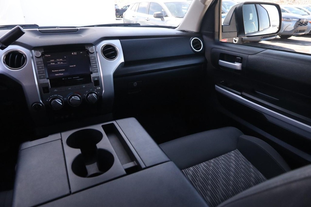 Toyota Tundra 4WD Vehicle Full-screen Gallery Image 23