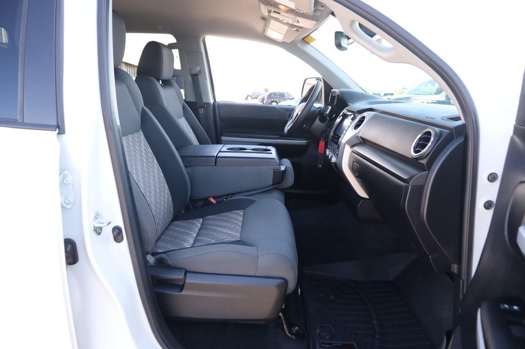 Toyota Tundra 4WD Vehicle Full-screen Gallery Image 24