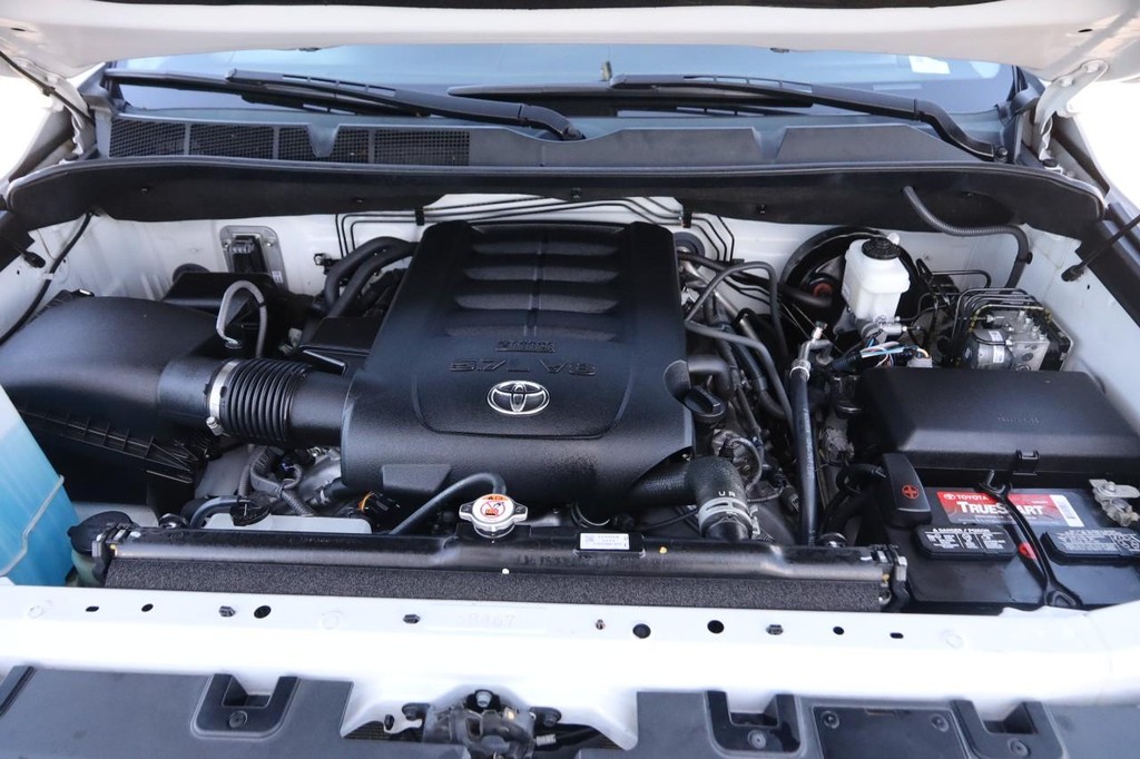 Toyota Tundra 4WD Vehicle Full-screen Gallery Image 25