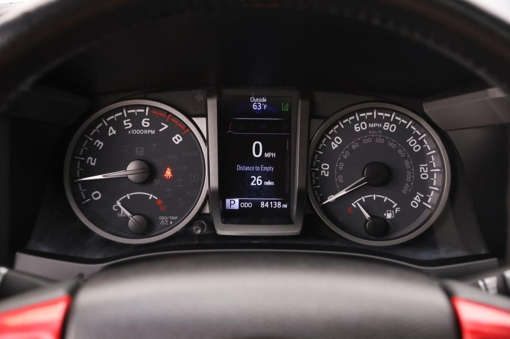 Toyota Tacoma 4WD Vehicle Full-screen Gallery Image 14