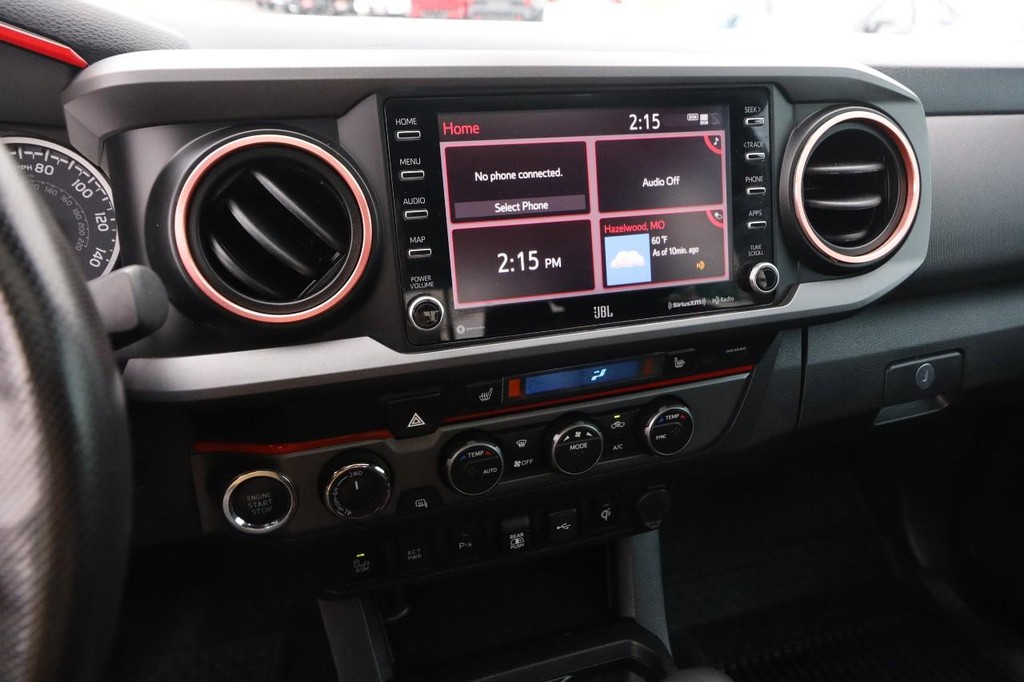 Toyota Tacoma 4WD Vehicle Full-screen Gallery Image 16