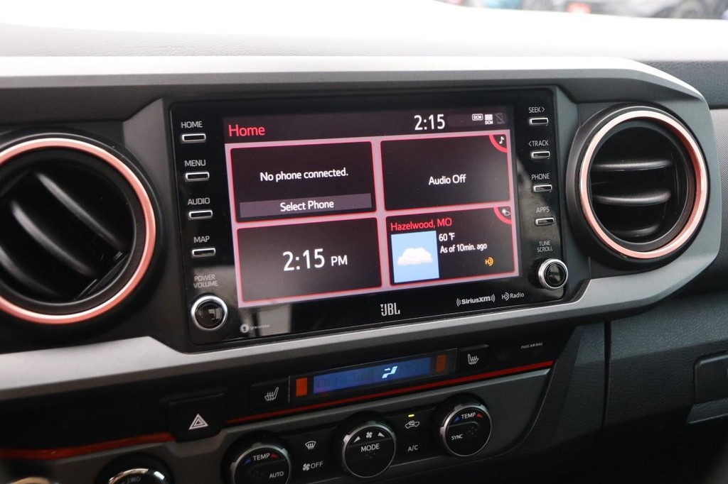 Toyota Tacoma 4WD Vehicle Full-screen Gallery Image 17