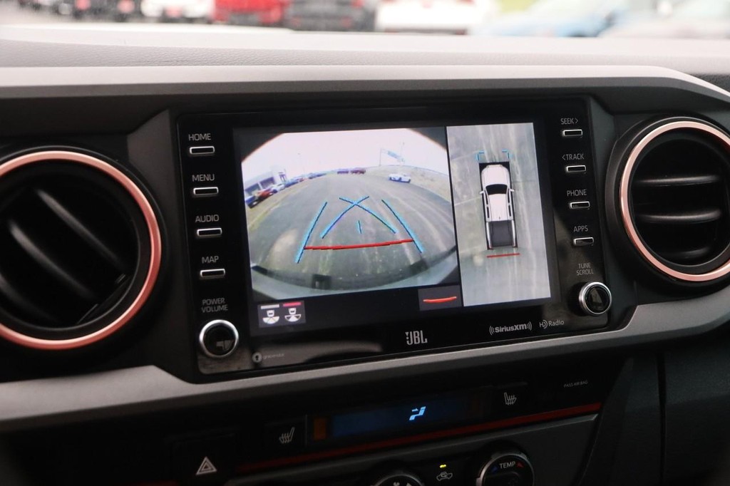 Toyota Tacoma 4WD Vehicle Full-screen Gallery Image 18