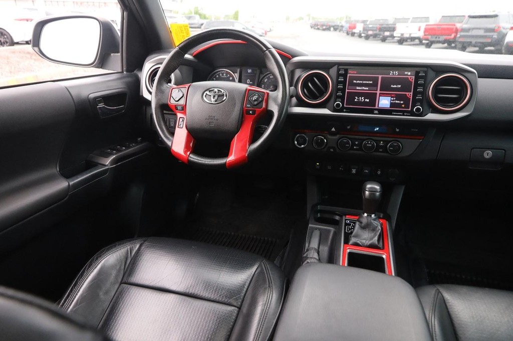 Toyota Tacoma 4WD Vehicle Full-screen Gallery Image 23