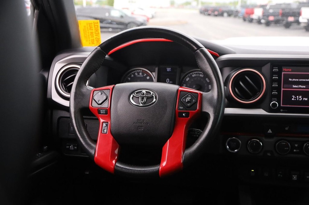 Toyota Tacoma 4WD Vehicle Full-screen Gallery Image 24