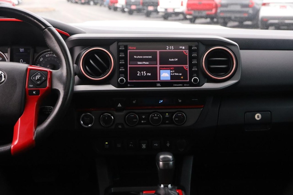 Toyota Tacoma 4WD Vehicle Full-screen Gallery Image 25