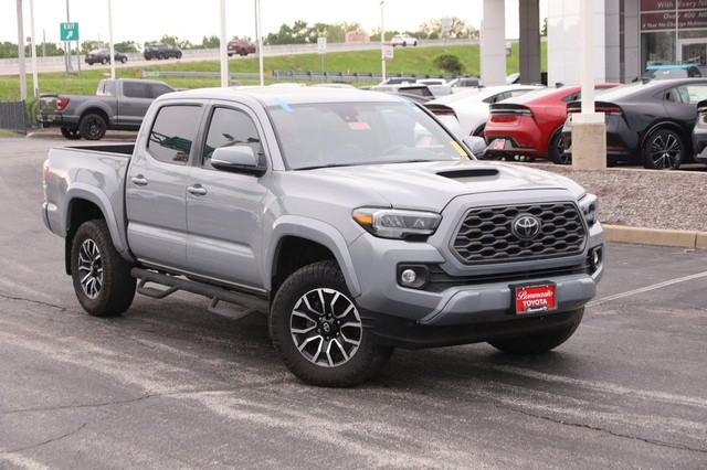 Toyota Tacoma 4WD Vehicle Image 02