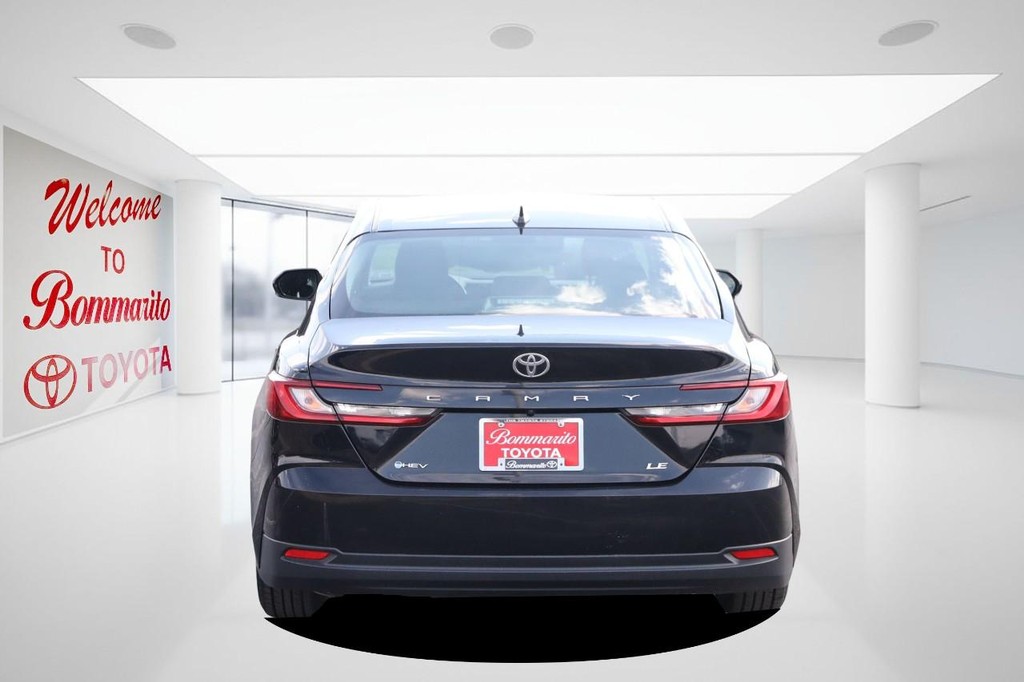 Toyota Camry Vehicle Full-screen Gallery Image 6