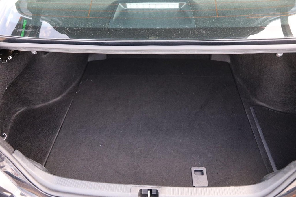 Toyota Camry Vehicle Full-screen Gallery Image 7