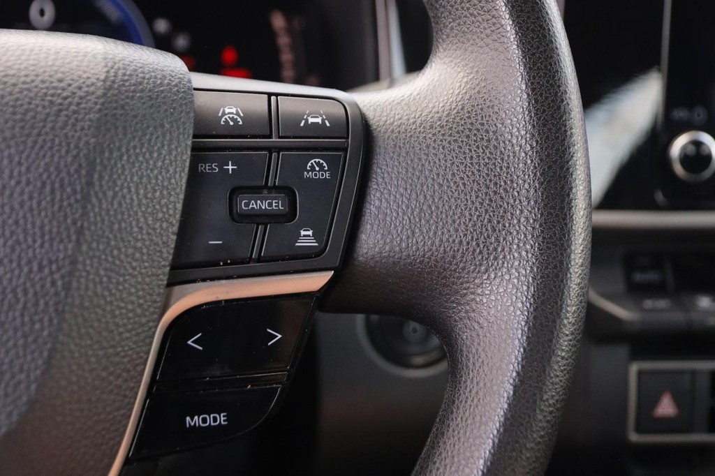 Toyota Camry Vehicle Full-screen Gallery Image 12