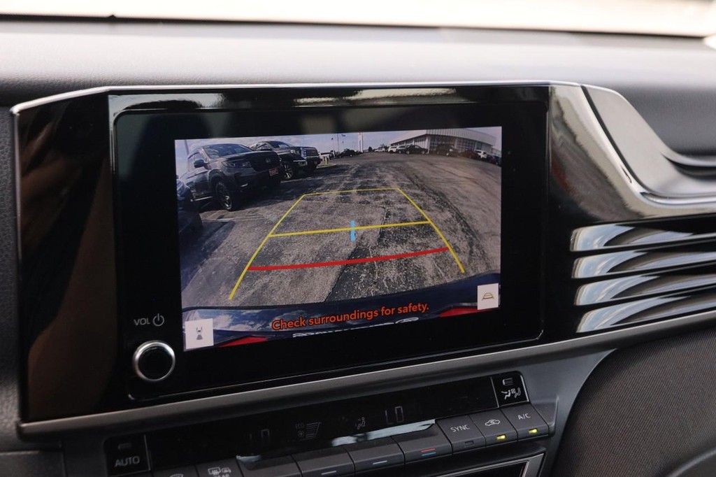 Toyota Camry Vehicle Full-screen Gallery Image 17