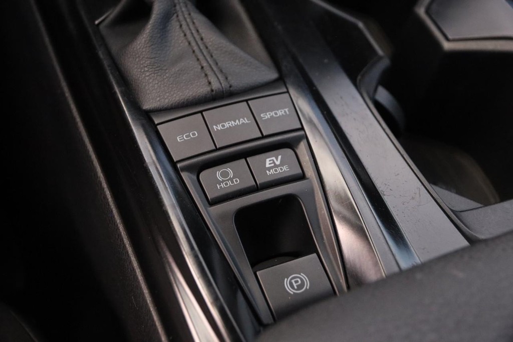 Toyota Camry Vehicle Full-screen Gallery Image 20