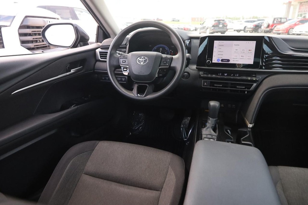 Toyota Camry Vehicle Full-screen Gallery Image 23