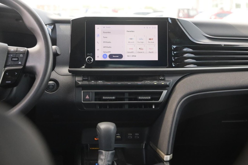 Toyota Camry Vehicle Full-screen Gallery Image 25
