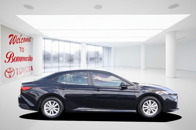 Toyota Camry Vehicle Image 05