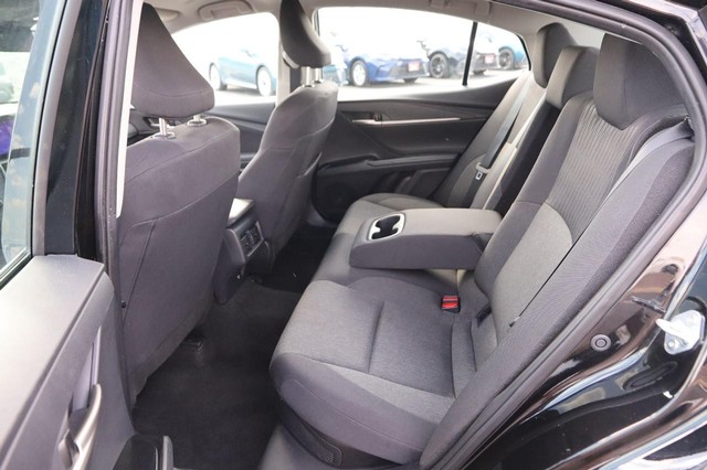 Toyota Camry Vehicle Image 09
