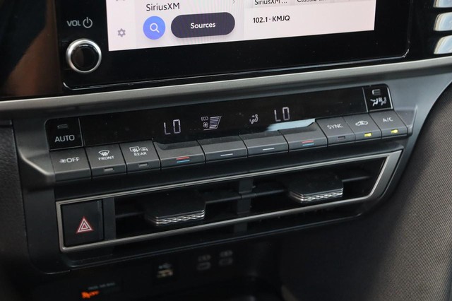 Toyota Camry Vehicle Image 18