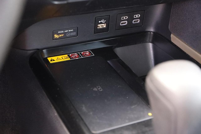 Toyota Camry Vehicle Image 19