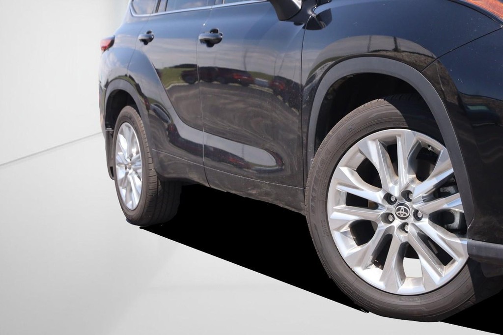 Toyota Highlander Vehicle Full-screen Gallery Image 3